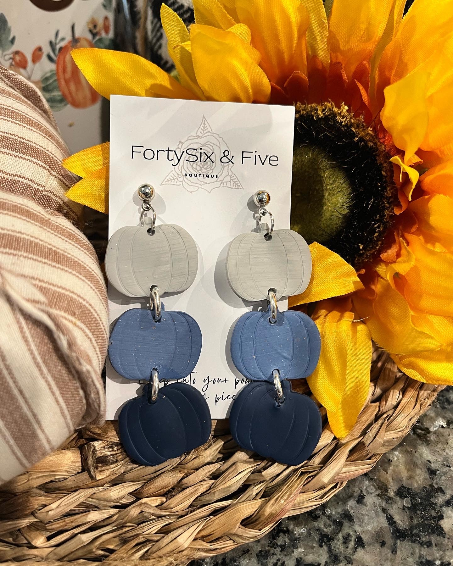 Pumpkin dangles FALL Earrings 1955