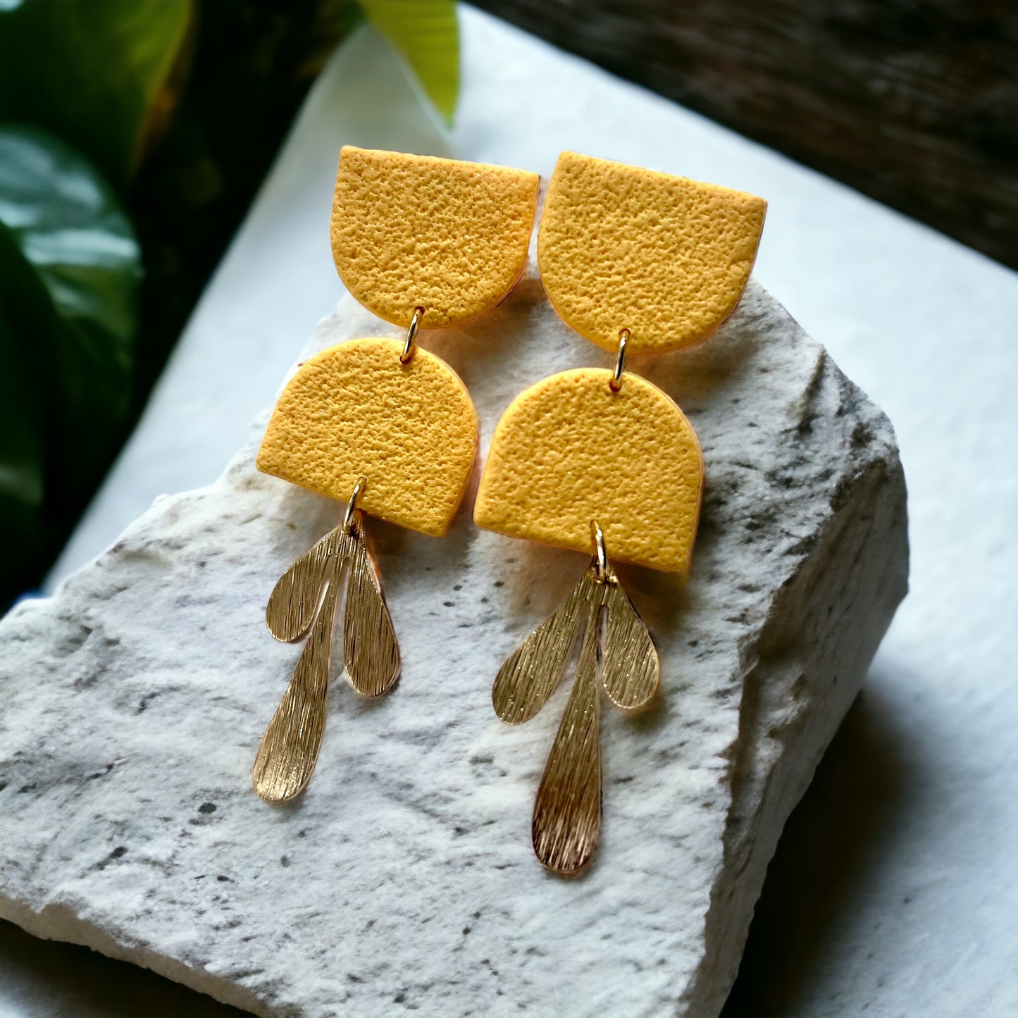 Summer Lovin’ ABENI gold dangles