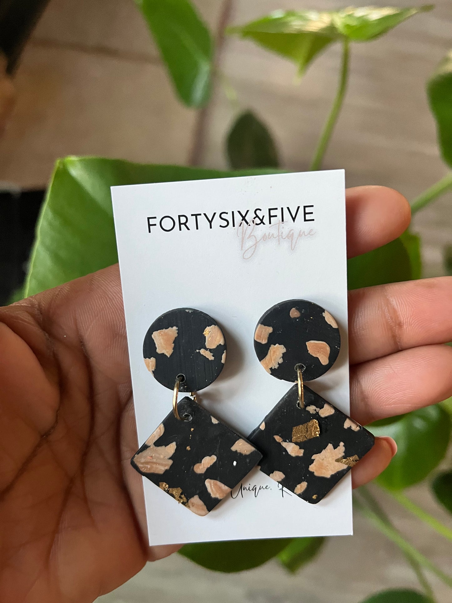 Black Confetti Dangle earrings 1955