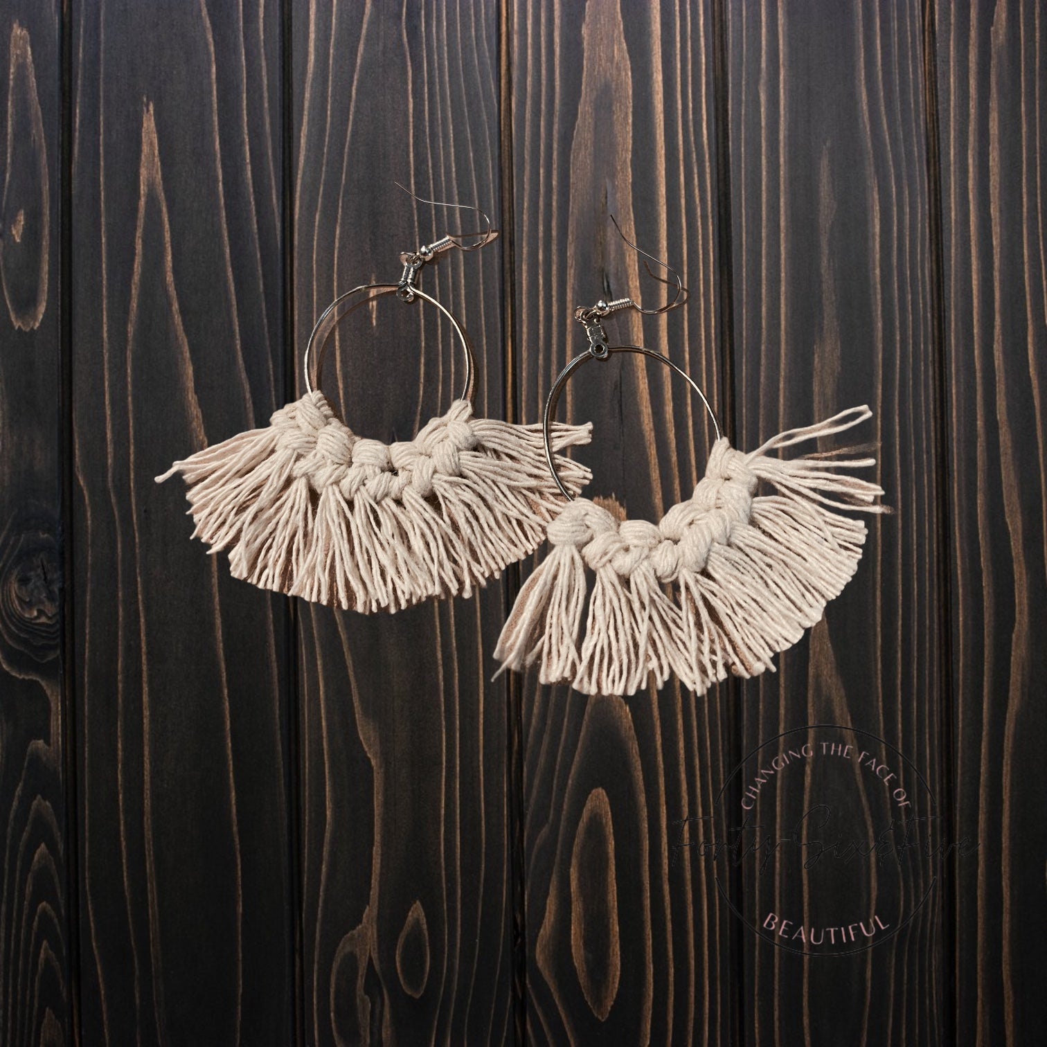 Neutal macrame earrings 1955