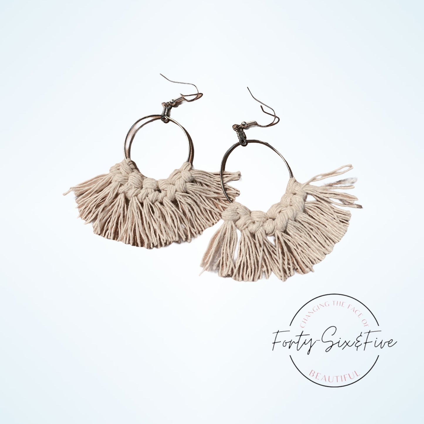 Neutal macrame earrings 1955