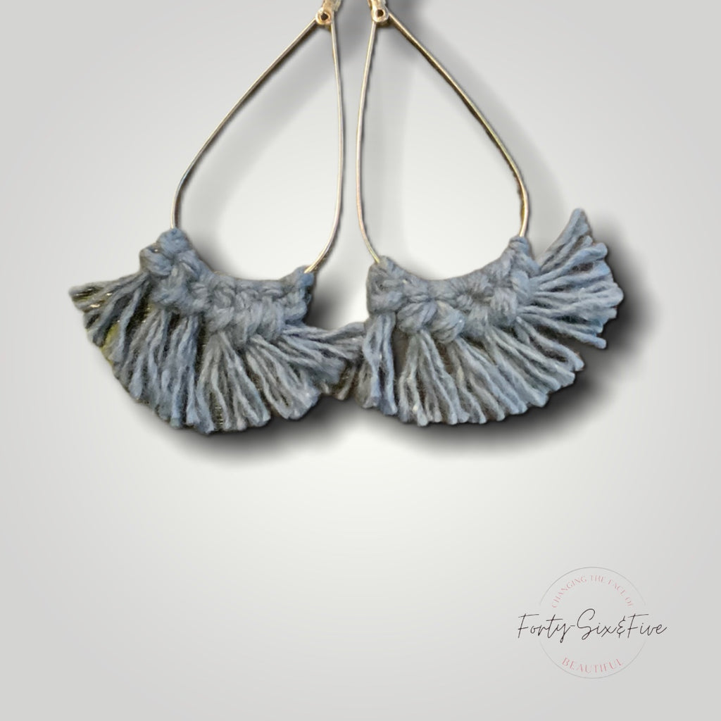 Neutal macrame earrings 1955