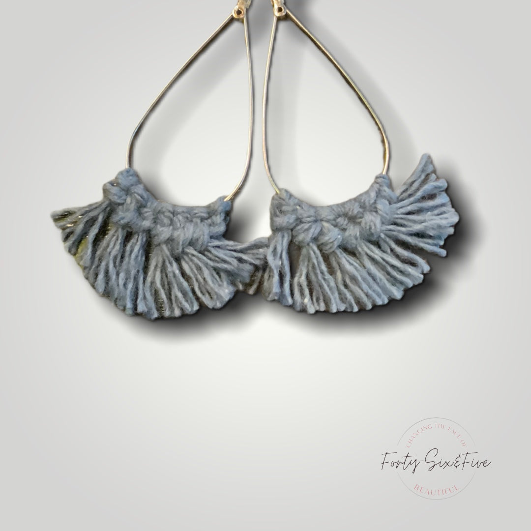 Neutal macrame earrings 1955