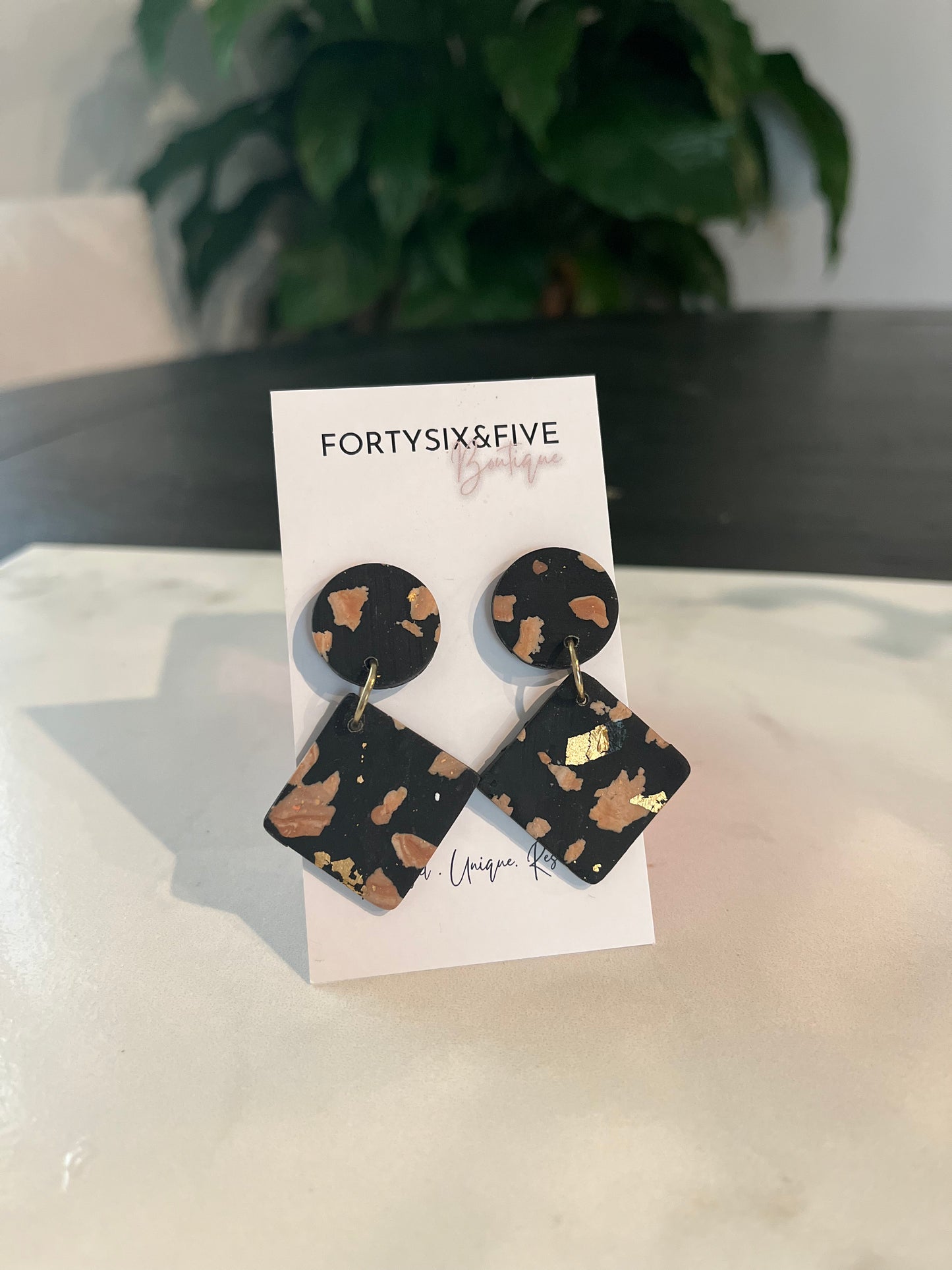 Black Confetti Dangle earrings 1955