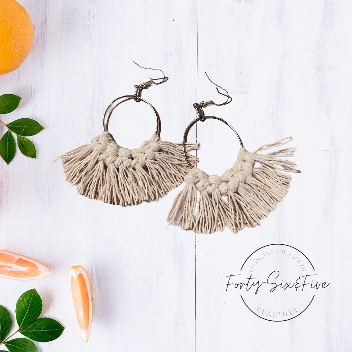 Neutal macrame earrings 1955