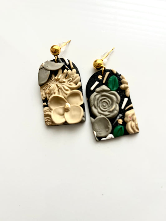 BLACK FLORAL EARRINGS