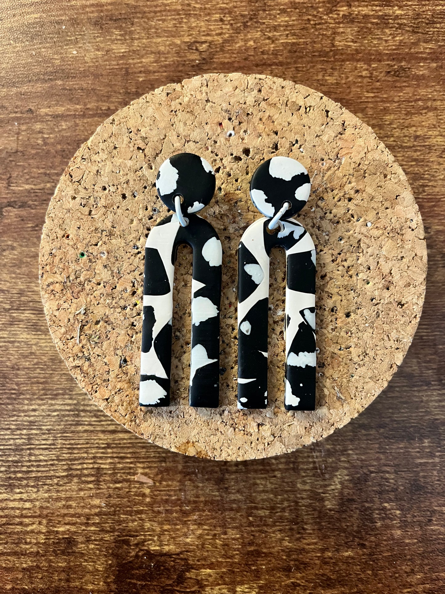 Black and white skinny arch Earrings  1955