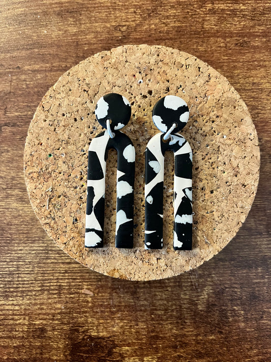 Black and white skinny arch Earrings  1955