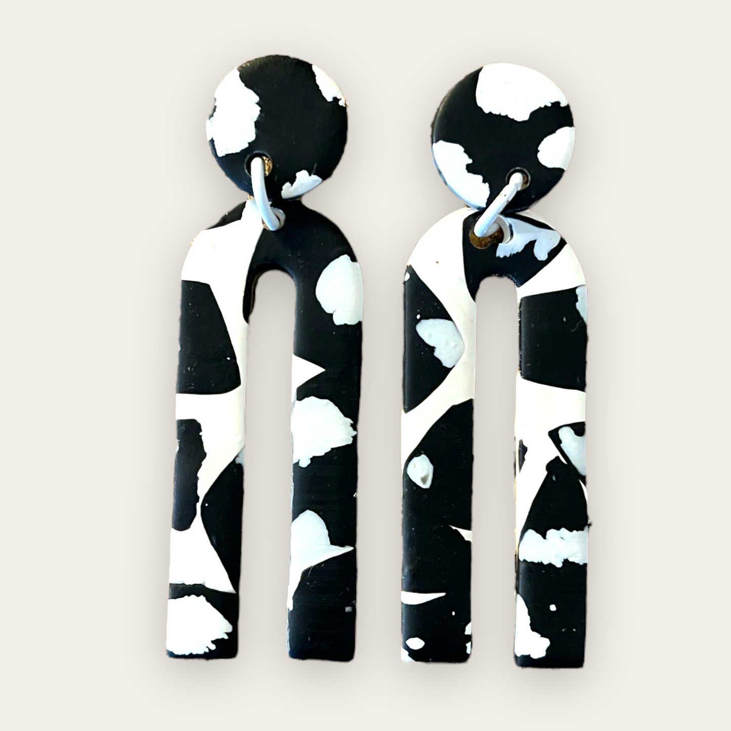 Black and white skinny arch Earrings  1955