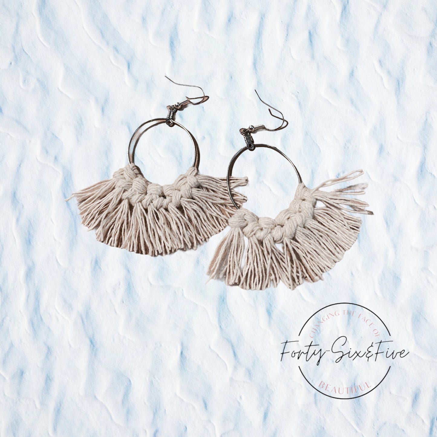 Neutal macrame earrings 1955