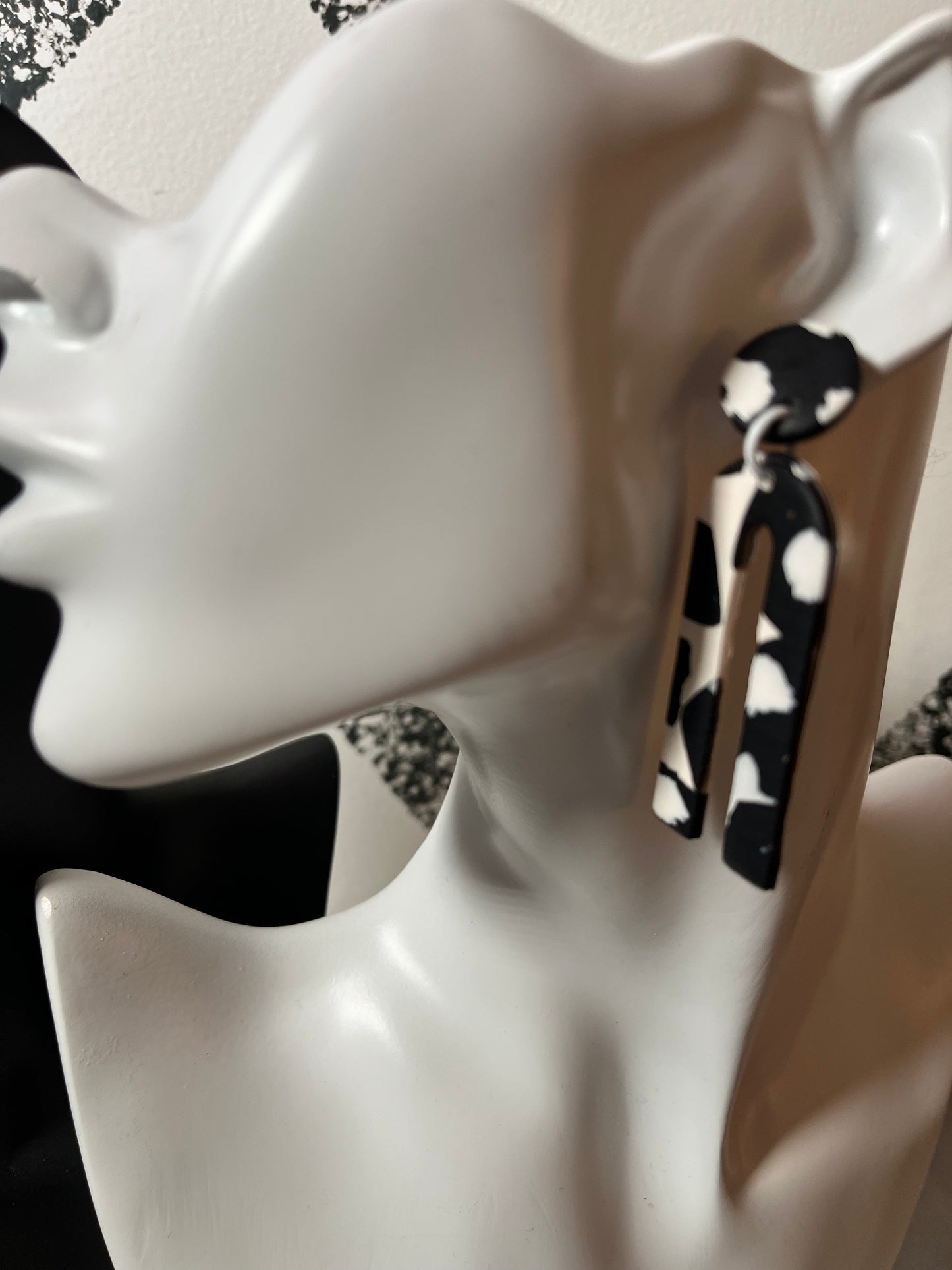 Black and white skinny arch Earrings  1955