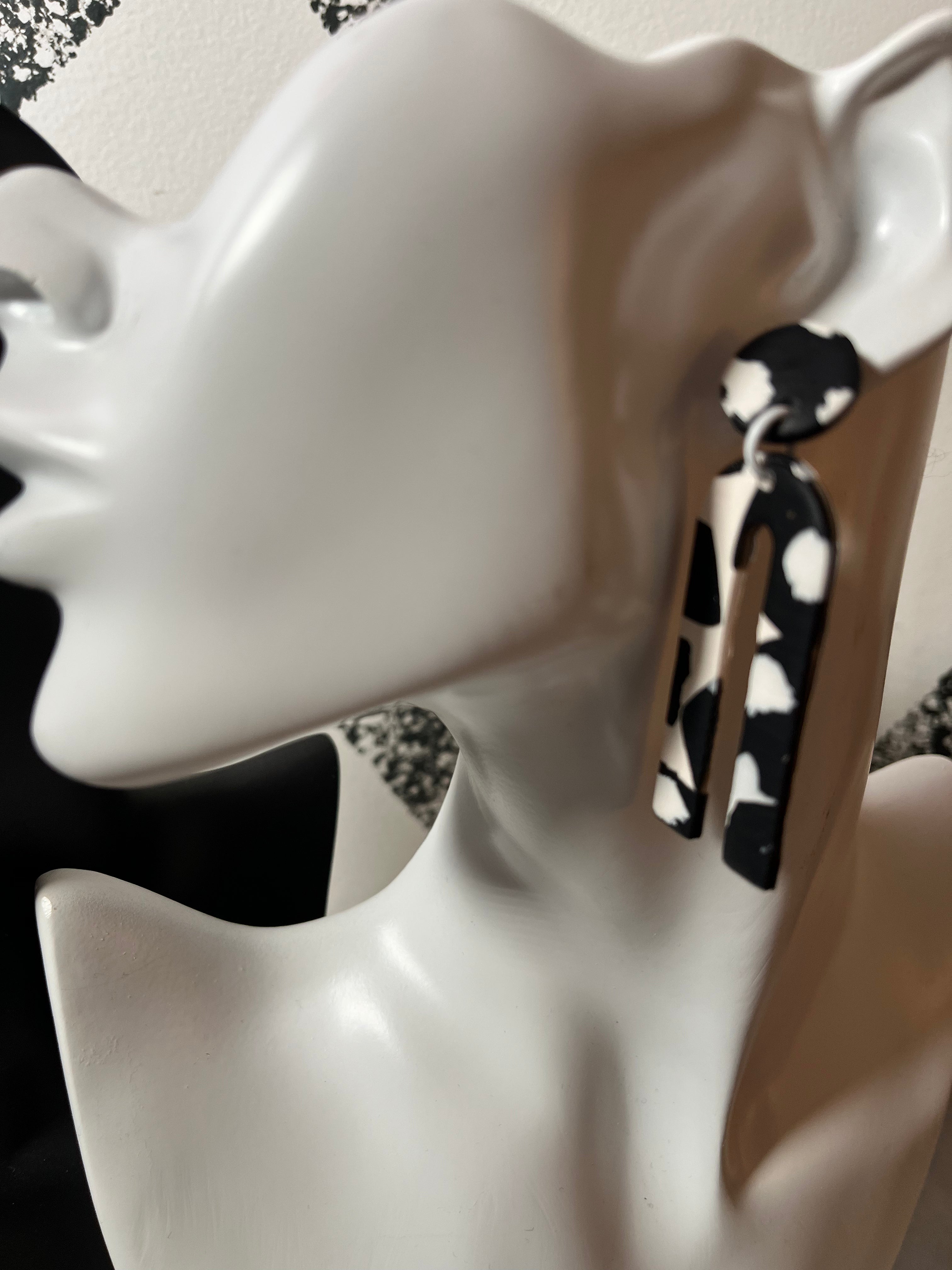 Black and white skinny arch Earrings  1955