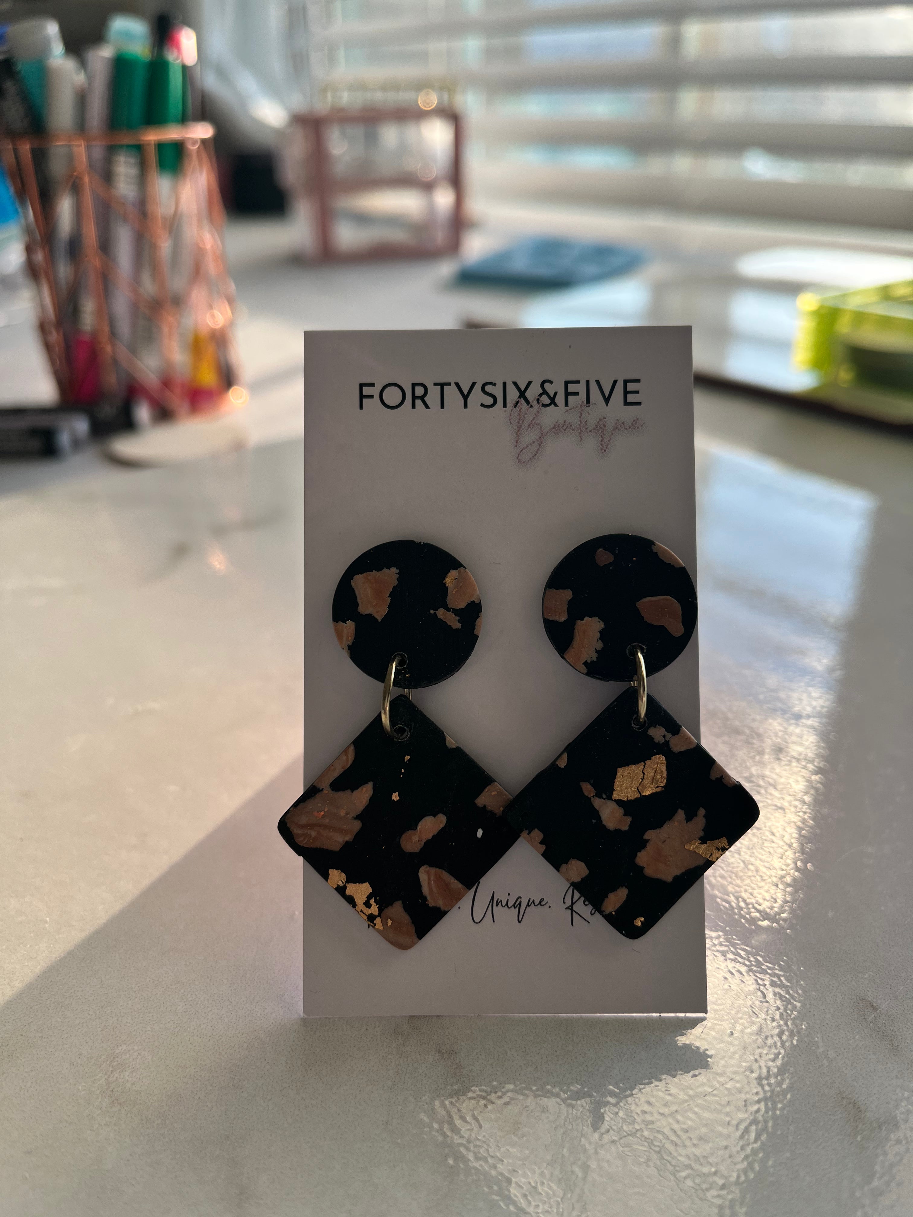 Black Confetti Dangle earrings 1955