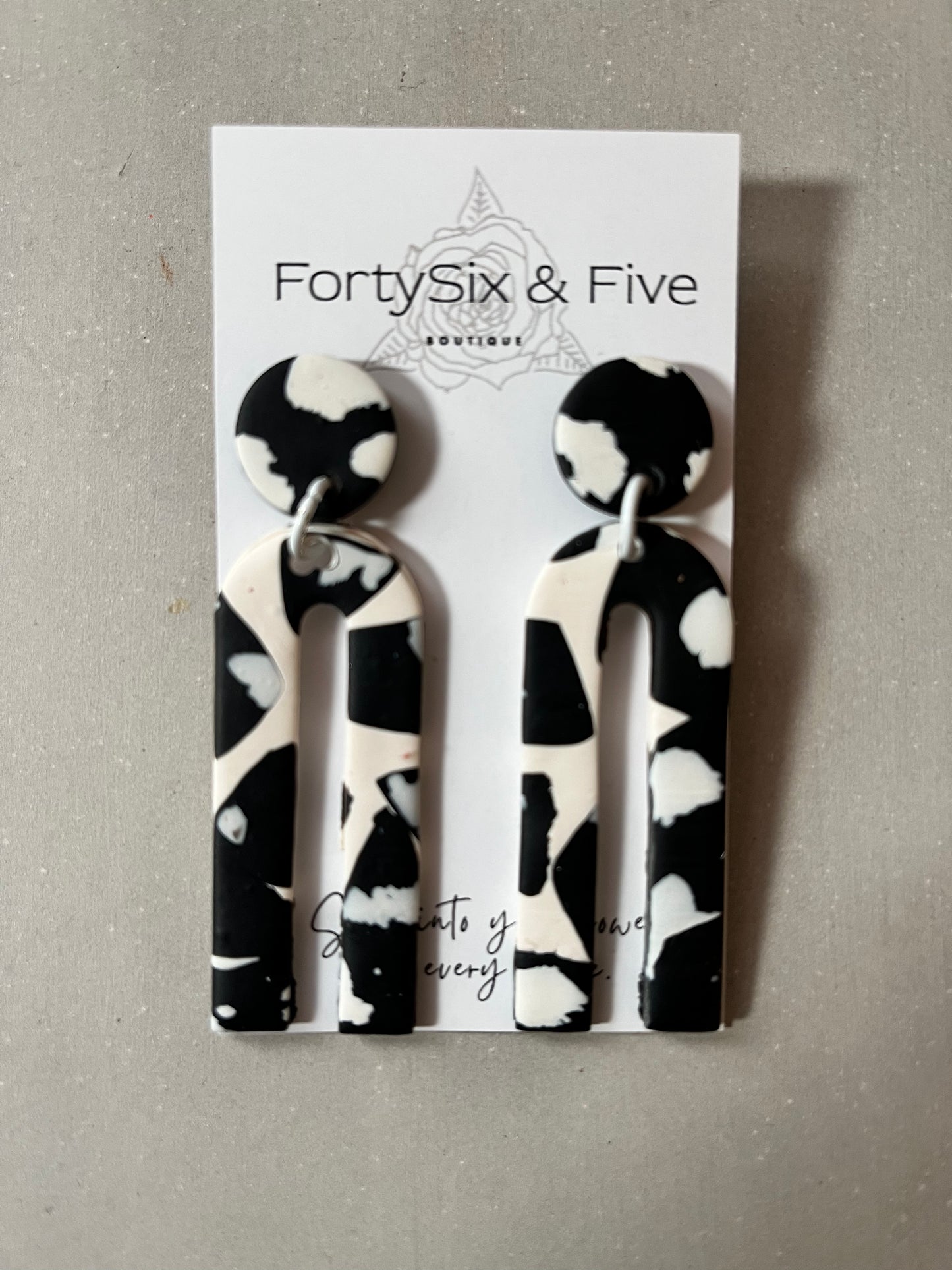 Black and white skinny arch Earrings  1955