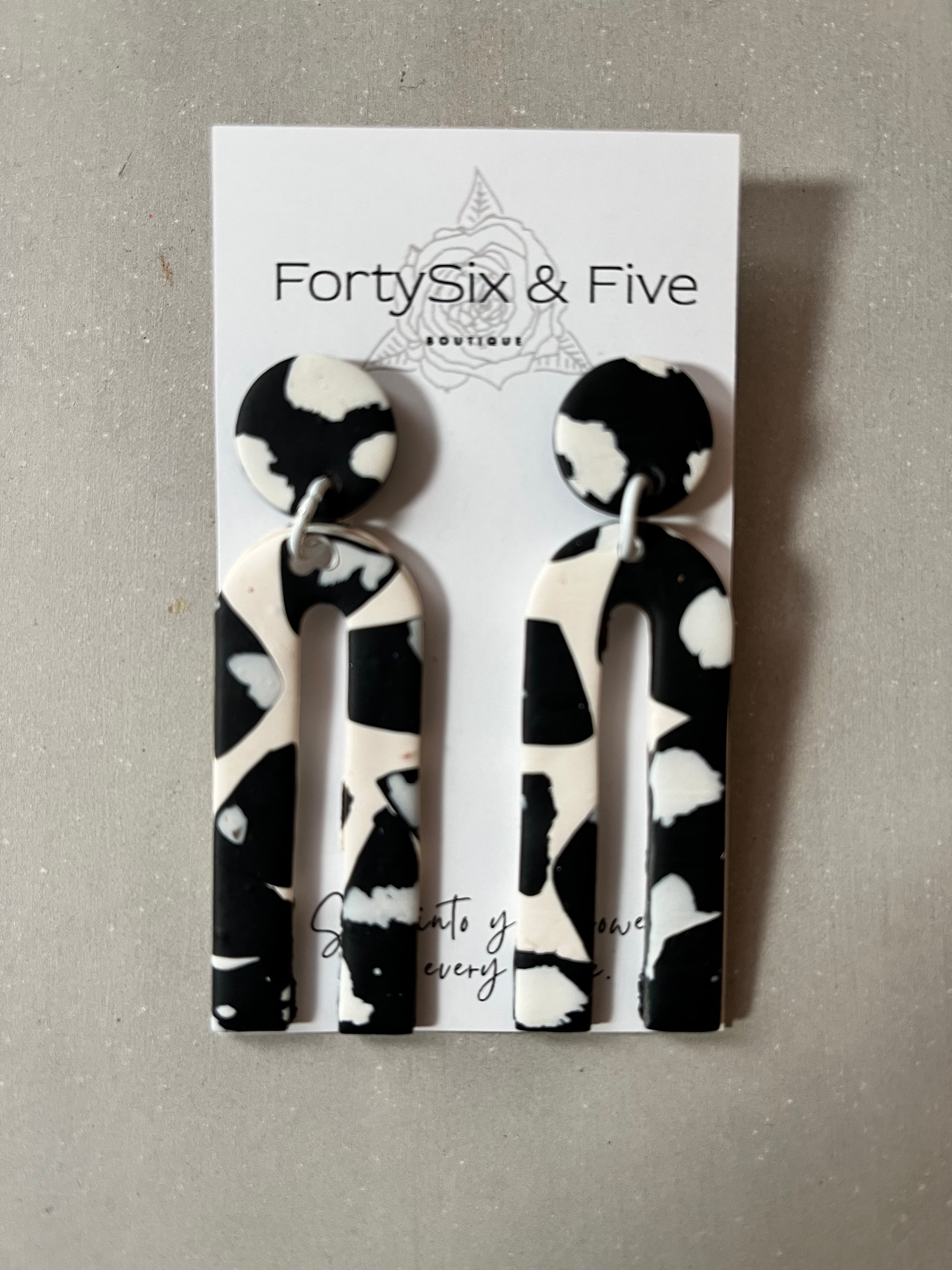 Black and white skinny arch Earrings  1955