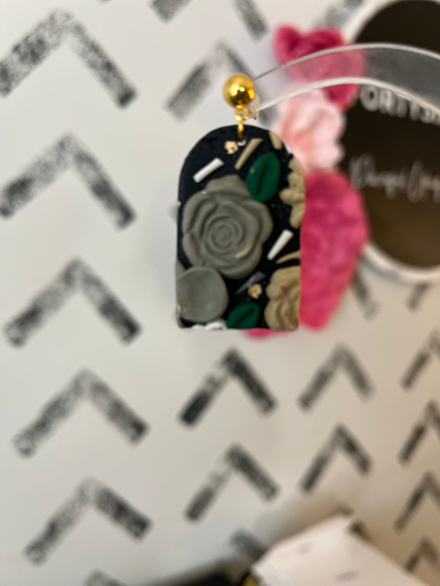 BLACK FLORAL EARRINGS