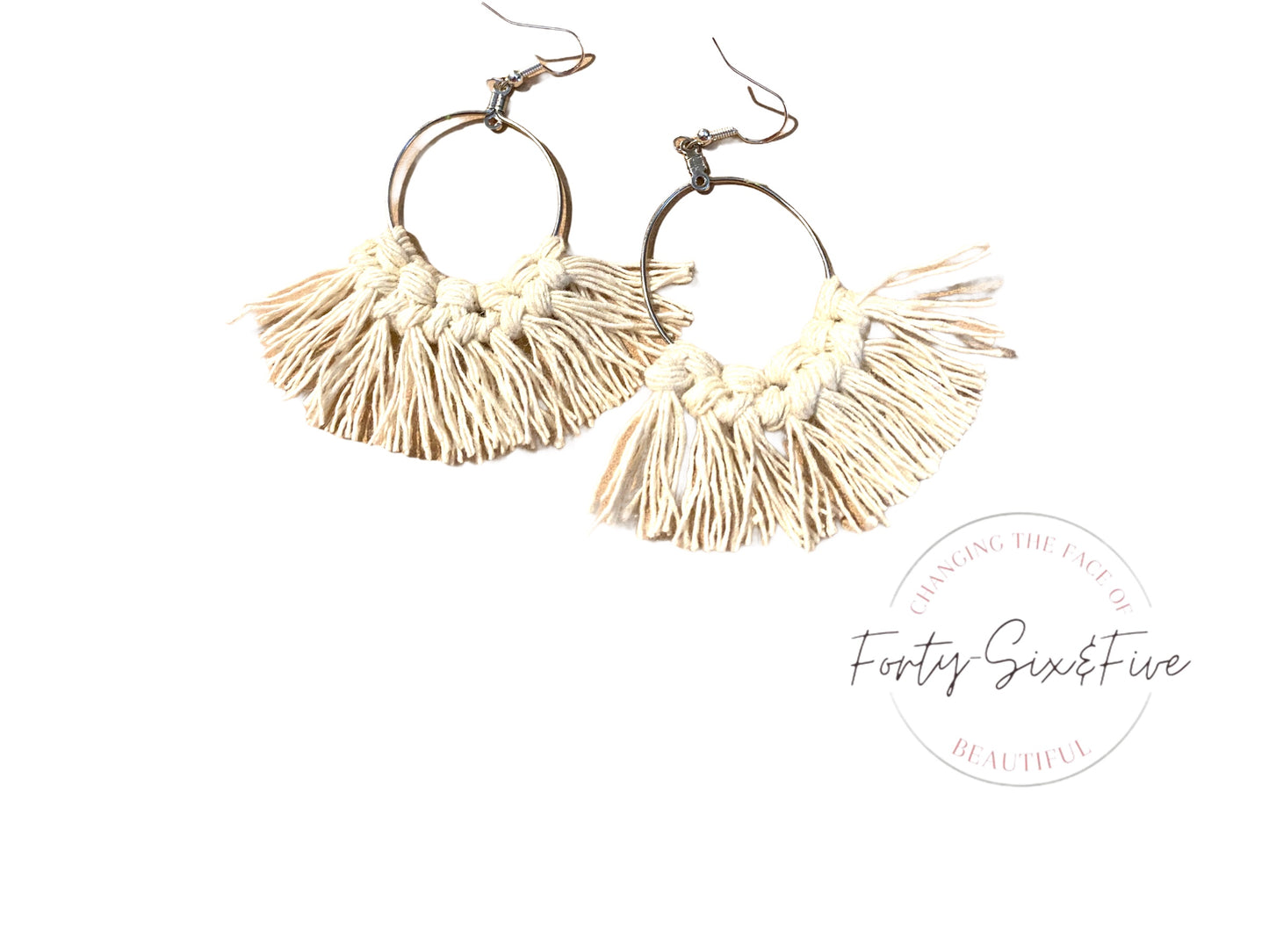 Neutal macrame earrings 1955