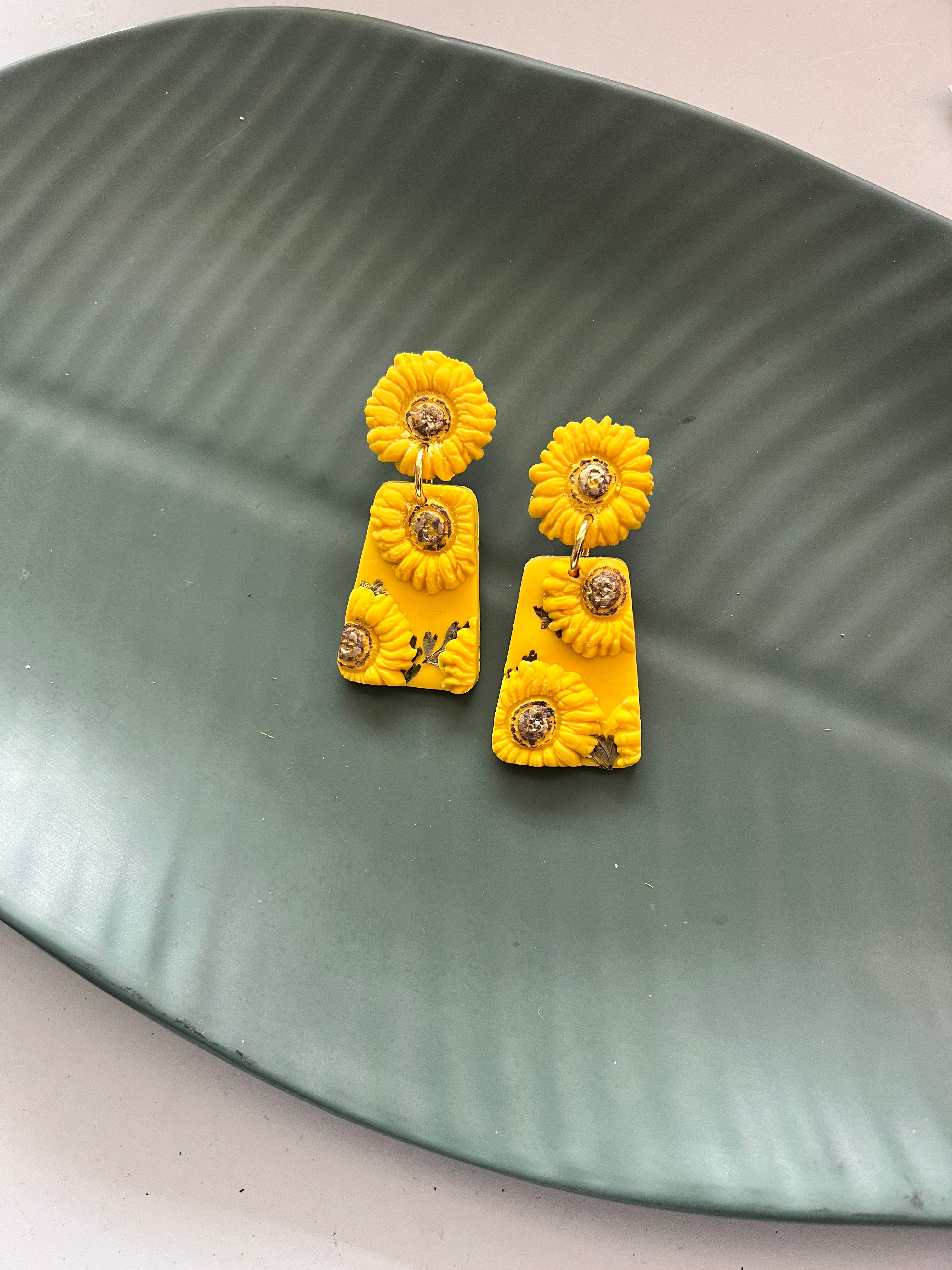 Sunshine sunflower Fall Earrings  1955